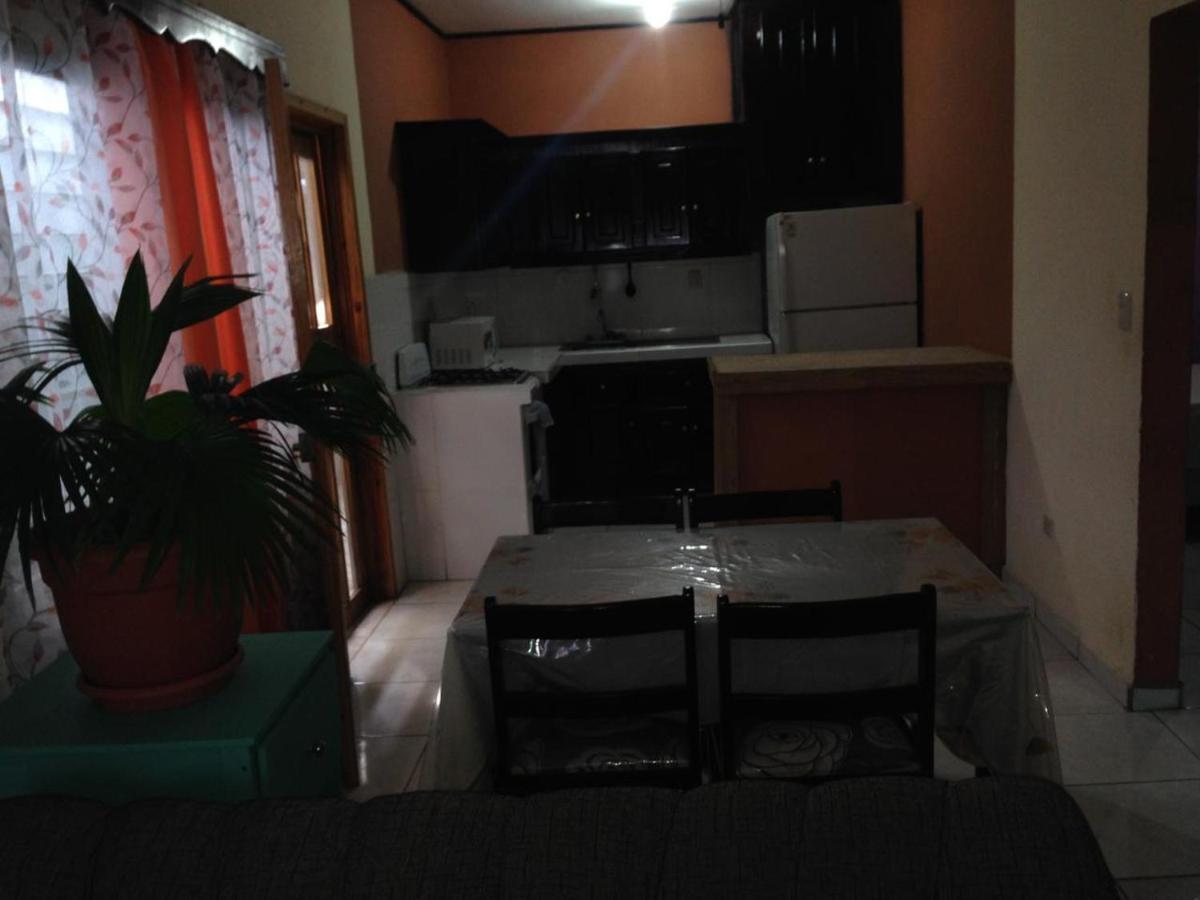 Elizabeth Enchantments La Ceiba Exterior photo
