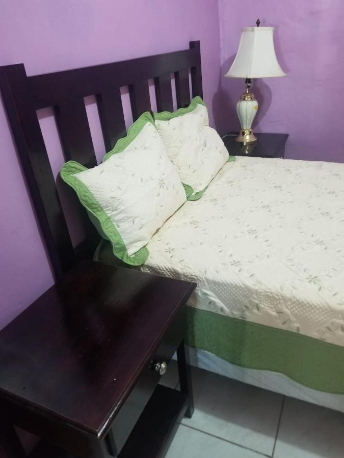 Elizabeth Enchantments La Ceiba Exterior photo