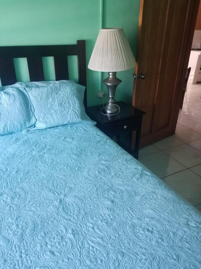 Elizabeth Enchantments La Ceiba Exterior photo