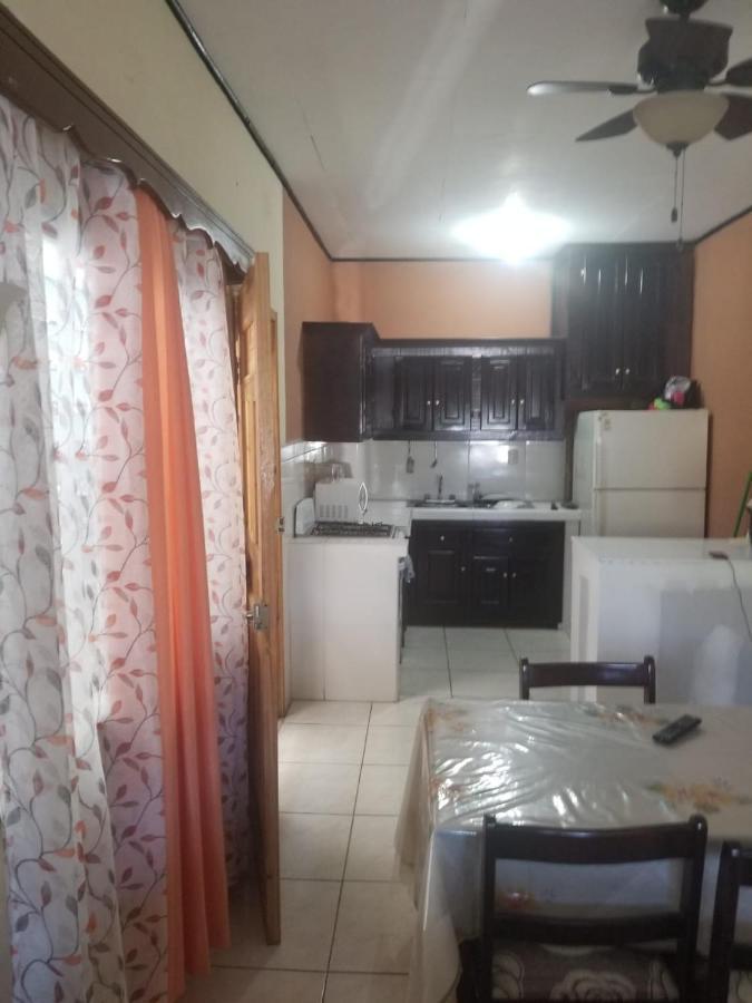 Elizabeth Enchantments Apartment La Ceiba Exterior photo