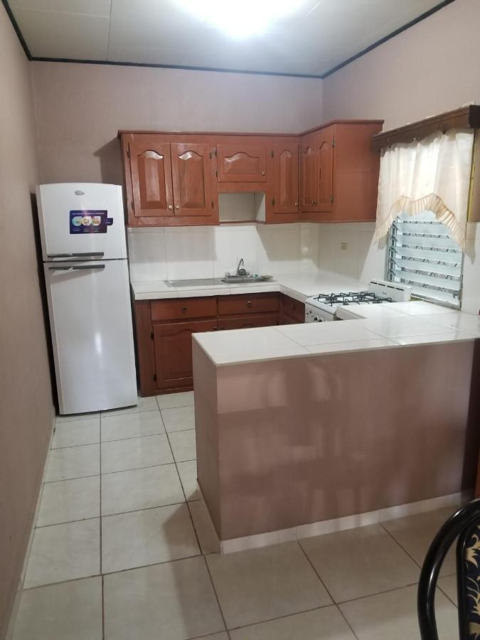 Elizabeth Enchantments La Ceiba Exterior photo