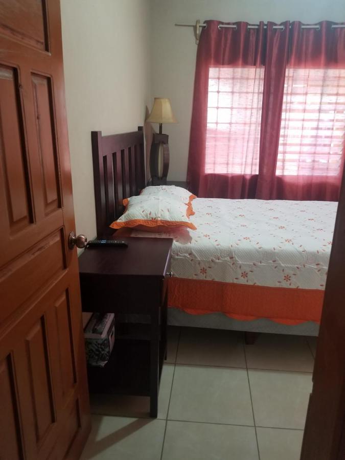 Elizabeth Enchantments La Ceiba Exterior photo