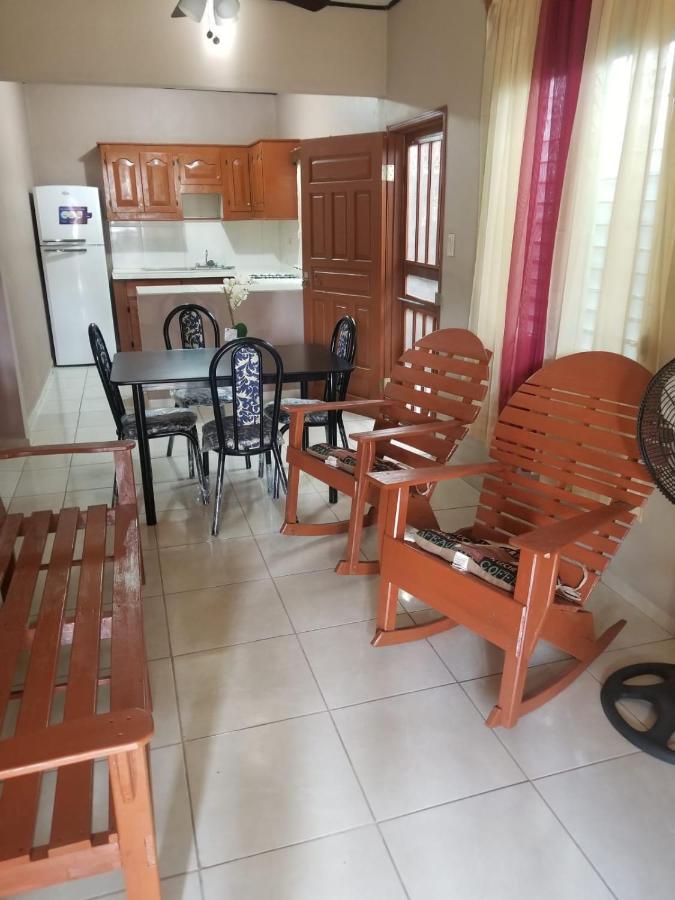 Elizabeth Enchantments La Ceiba Exterior photo