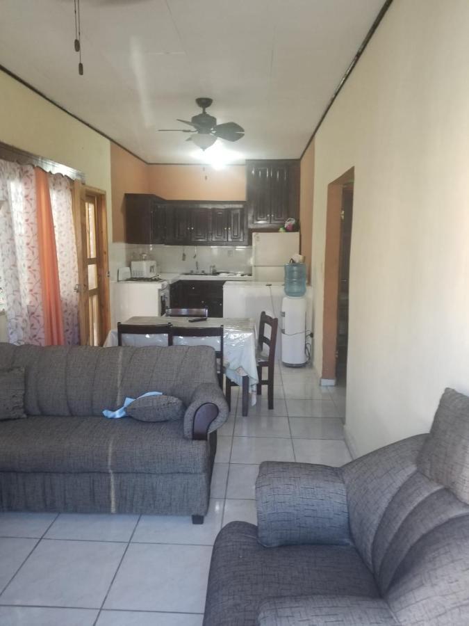 Elizabeth Enchantments La Ceiba Exterior photo