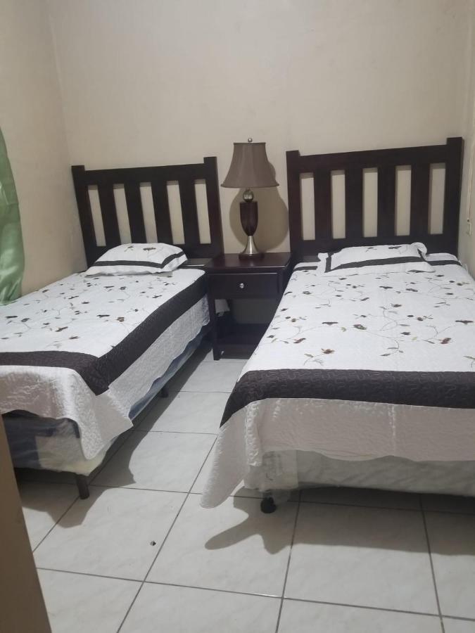 Elizabeth Enchantments La Ceiba Exterior photo